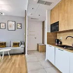 Wola Tower Deluxe Separate Bedroom With Free Garage - By Perfect Apart