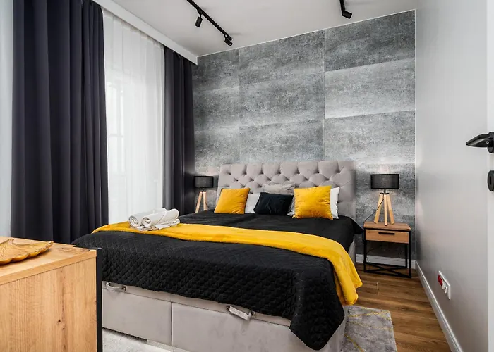 Wola Tower Deluxe Separate Bedroom With Free Garage - By Perfect Apart