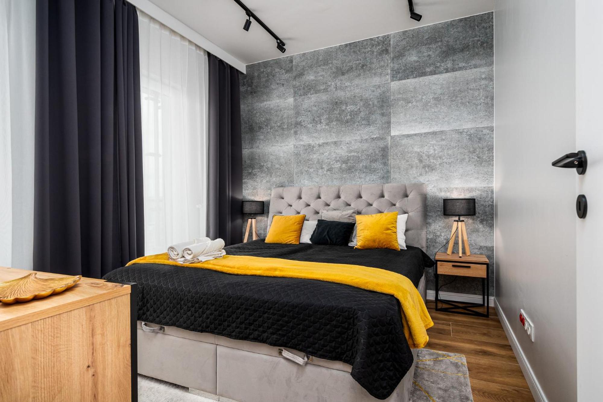 Wola Tower Deluxe Separate Bedroom With Free Garage - By Perfect Apartament *