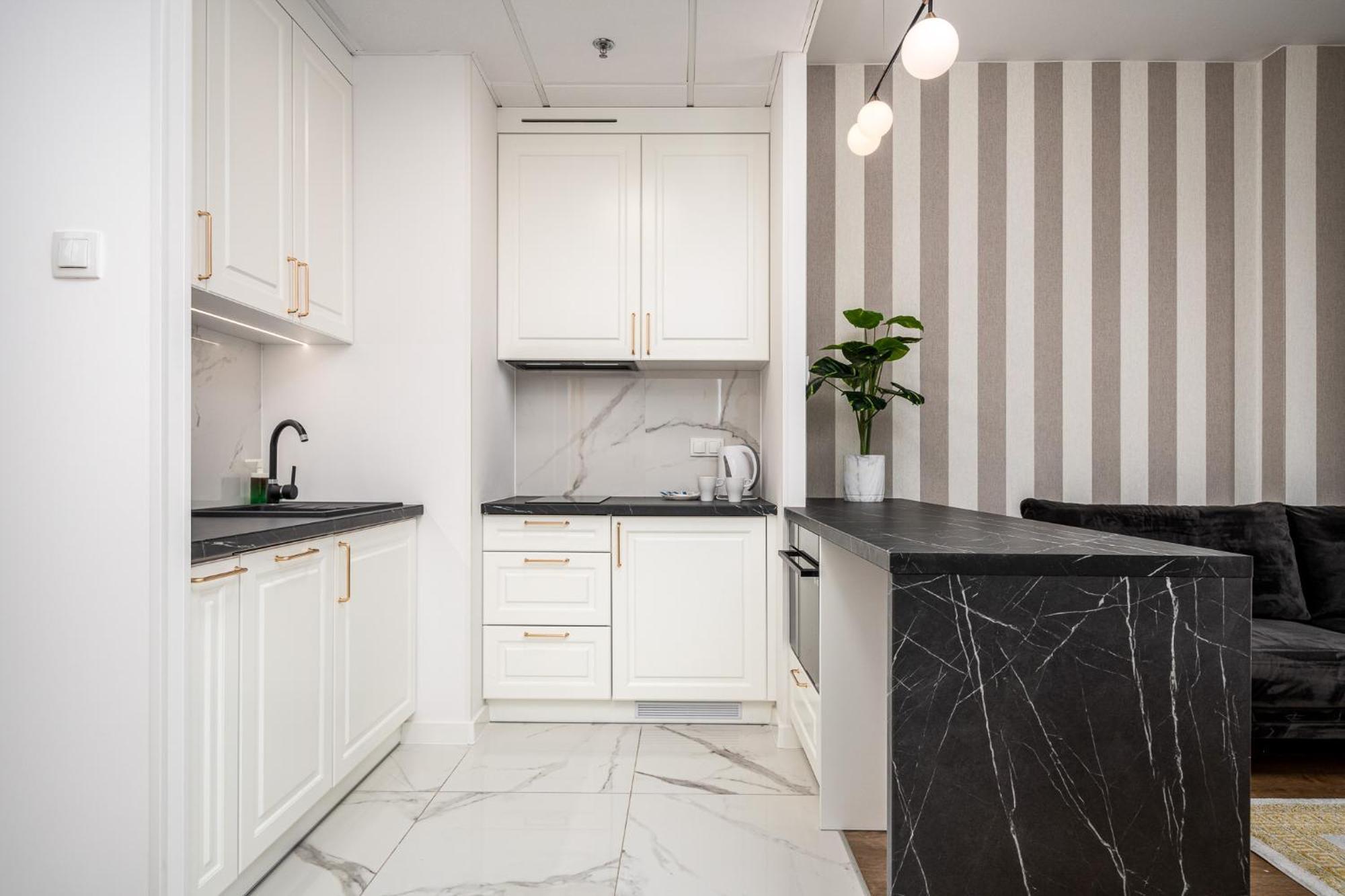 Apartament Wola Tower Deluxe Separate Bedroom With Free Garage - By Perfect *