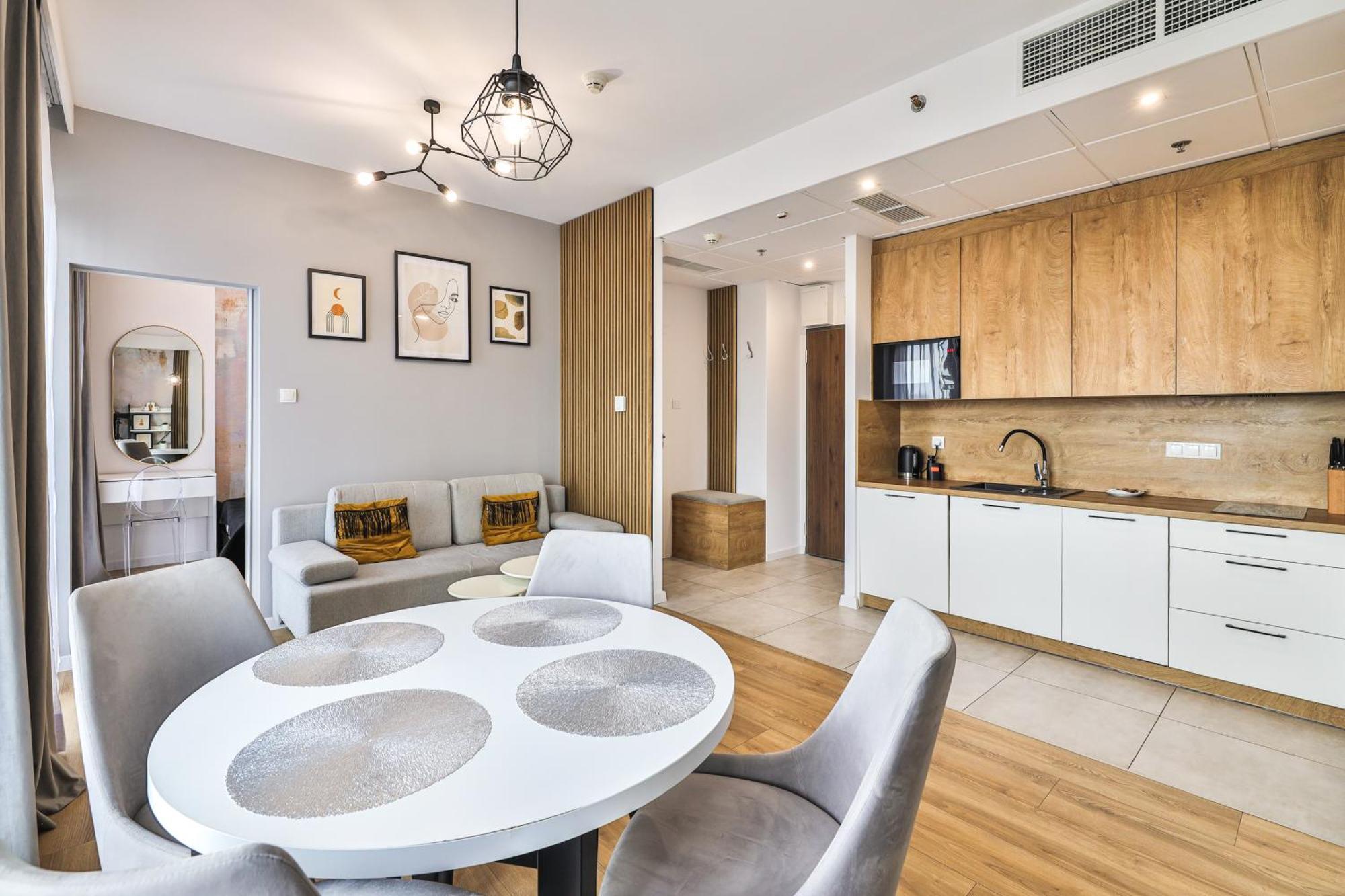 Wola Tower Deluxe Separate Bedroom With Free Garage - By Perfect Apartament Warszawa