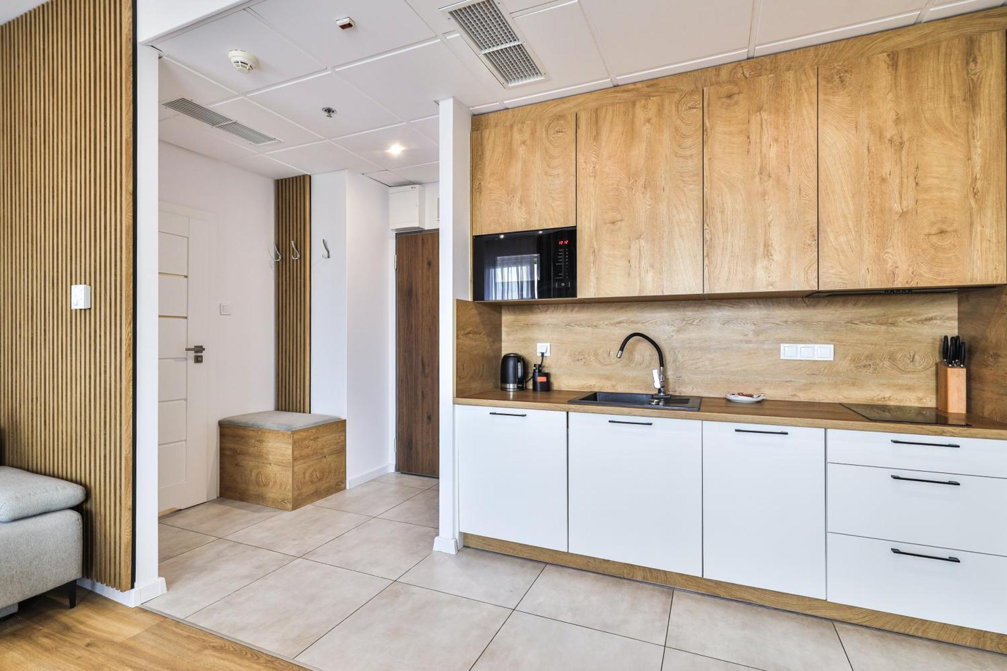Wola Tower Deluxe Separate Bedroom With Free Garage - By Perfect Warszawa