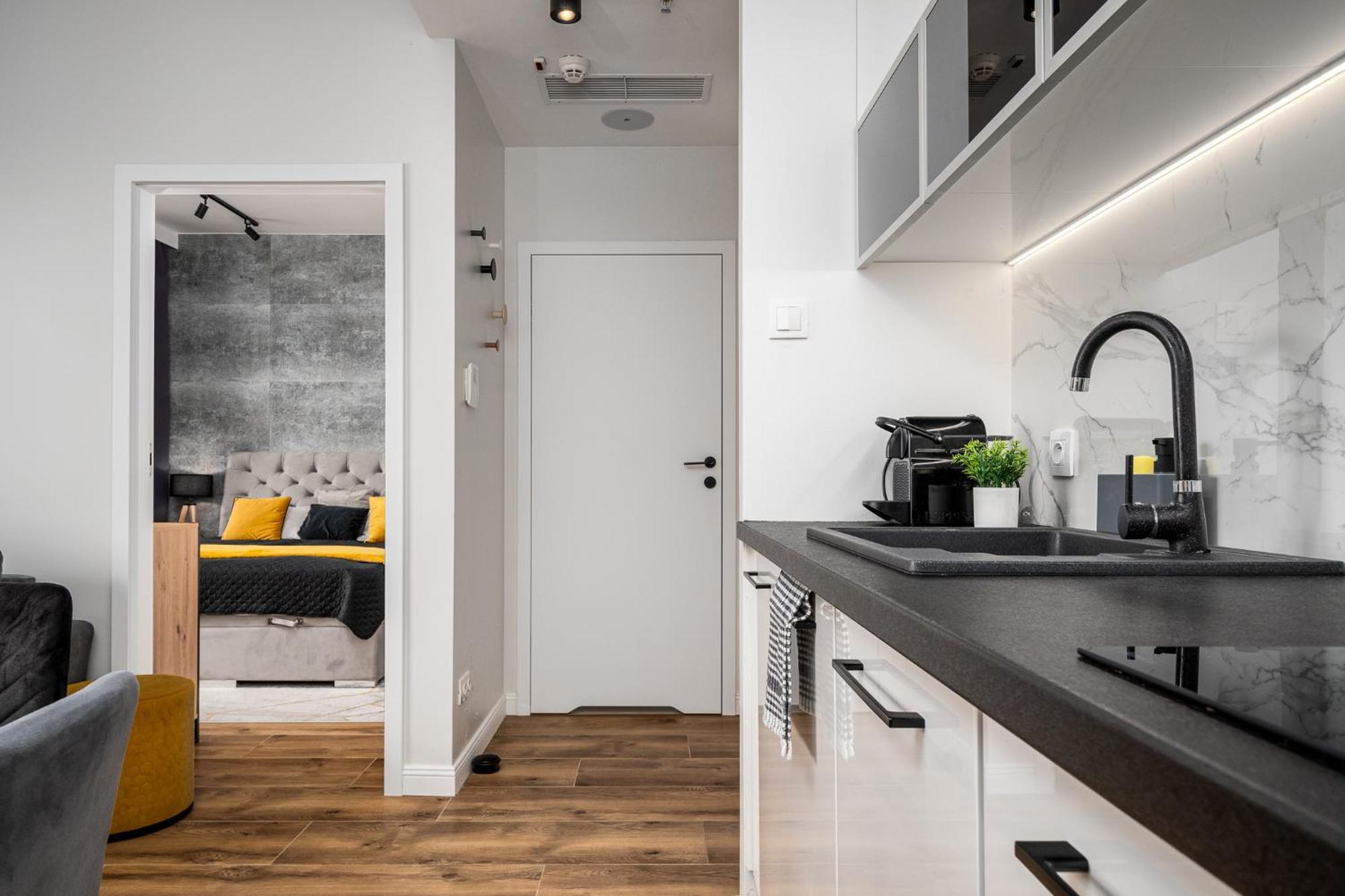 Apartament Wola Tower Deluxe Separate Bedroom With Free Garage - By Perfect Warszawa