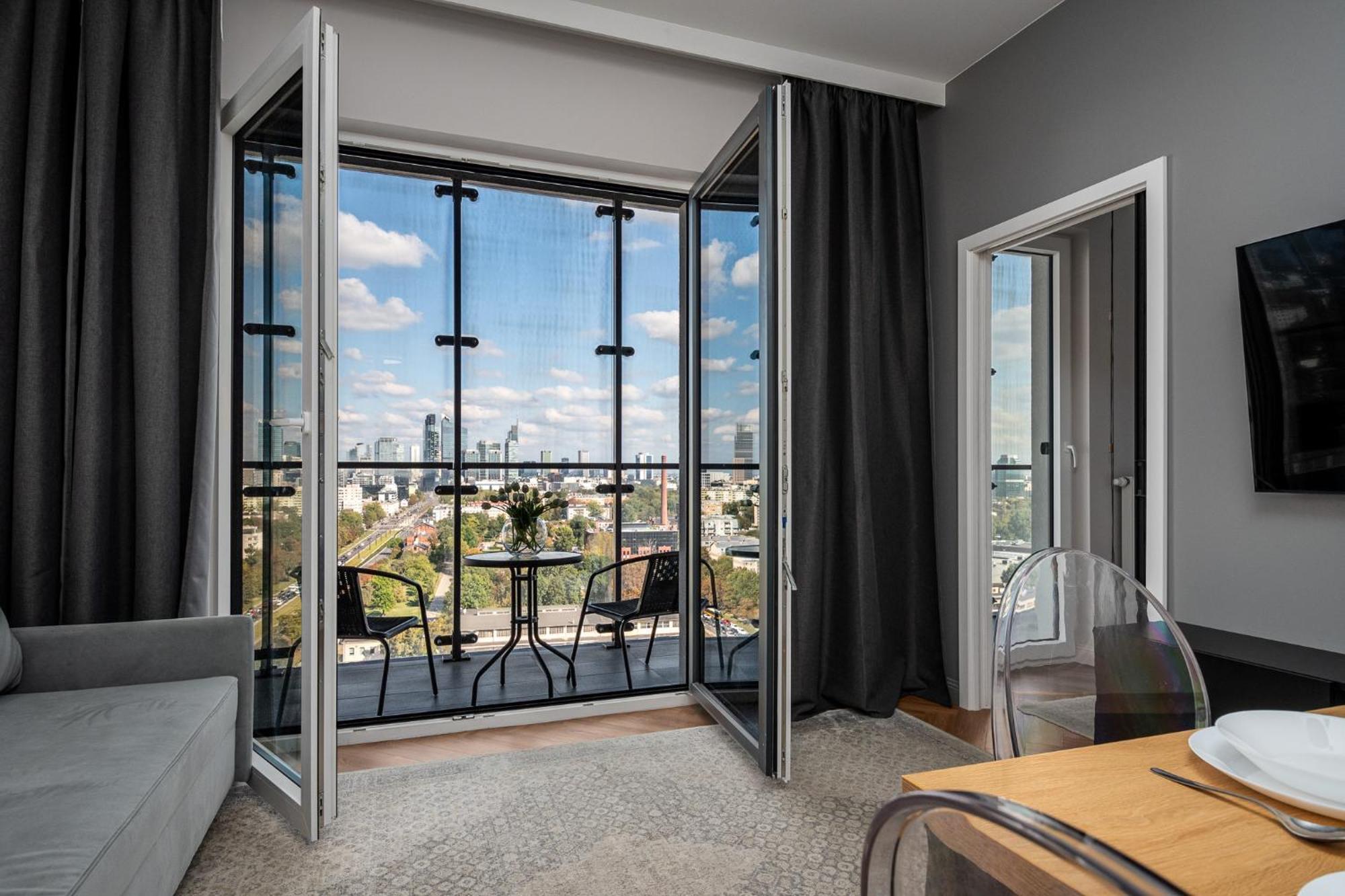 Wola Tower Deluxe Separate Bedroom With Free Garage - By Perfect * Warszawa