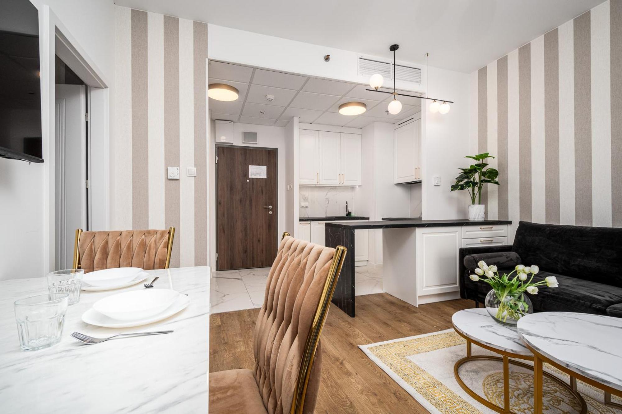 Wola Tower Deluxe Separate Bedroom With Free Garage - By Perfect * Warszawa